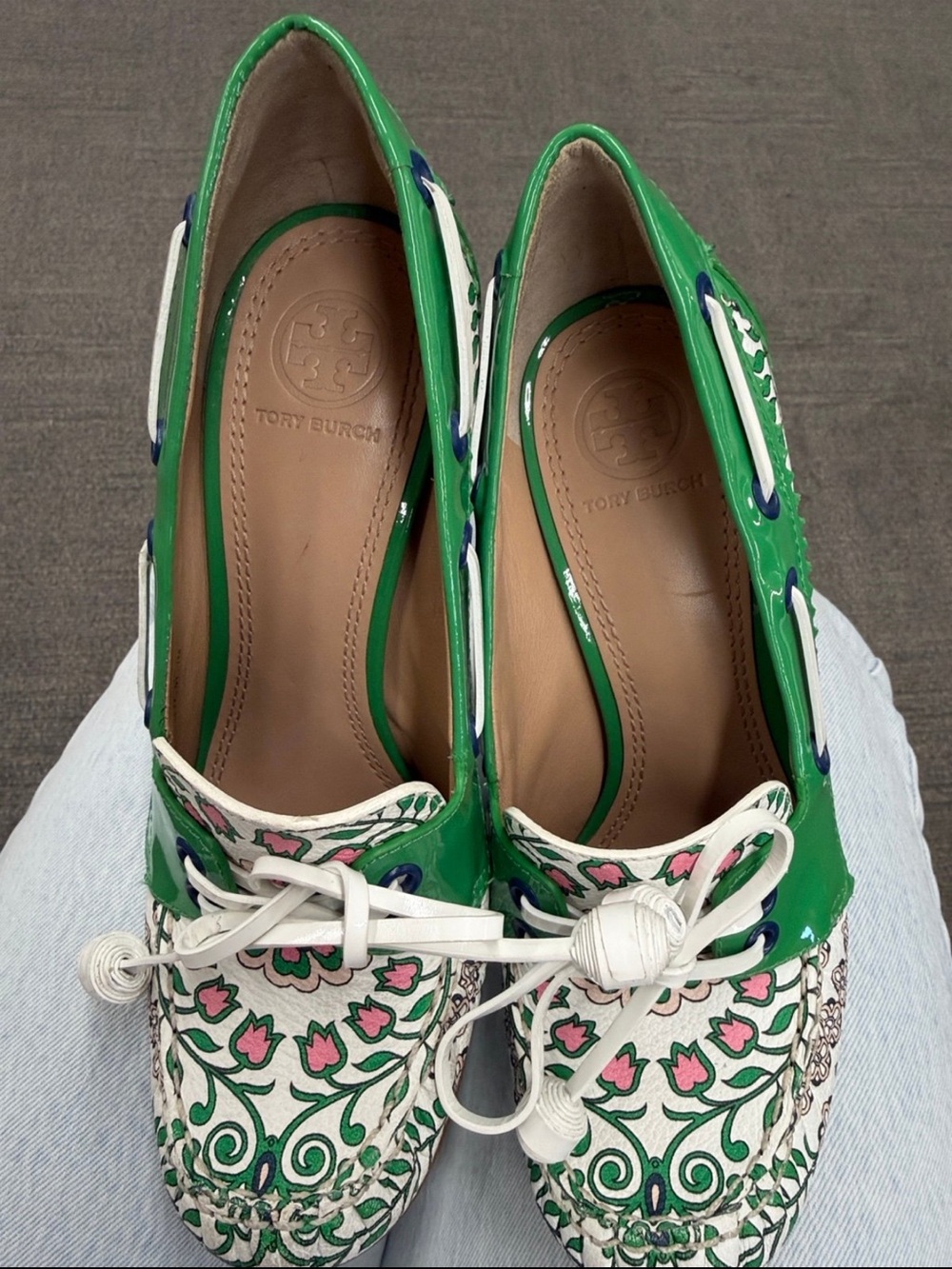 Tory Burch Green and White Floral Lace-Up Block Heel Pumps - Picture 3 of 10